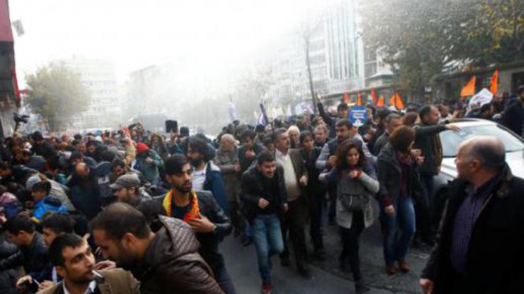 В Турции полиция применила водометы против демонстрантов