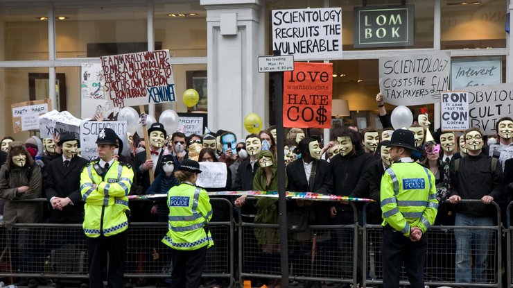В Лондоне задержали сторонников хакеров Anonymous