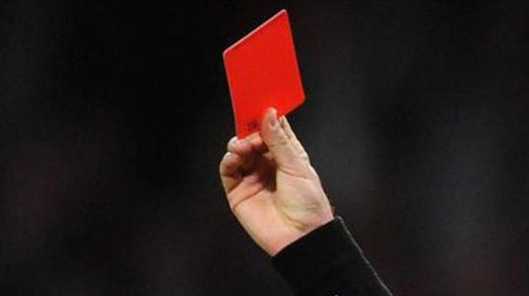 Футболист прямо на поле убил судью из-за красной карточки 