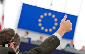 Евросовет поддержал отмену виз для Украины