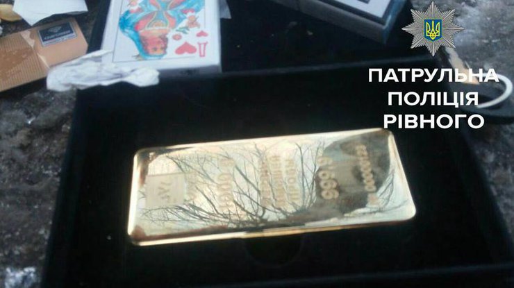 В Ривне задержали мужчин с наркотиками и килограммовым слитком золота 