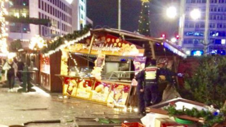 В Берлине полиция задержала въехавшего на ярмарку водителя грузовика
