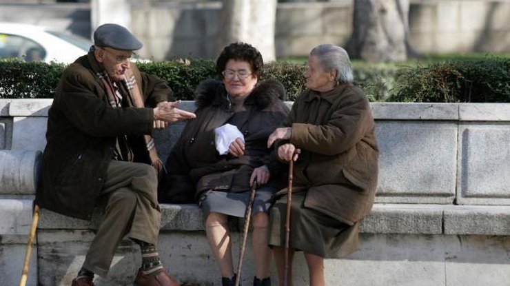 В Польше официально снизили пенсионный возраст 