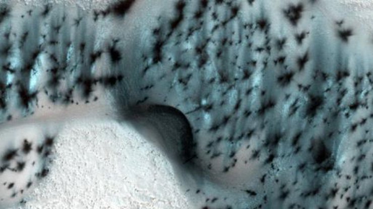 Марс замело снегом. Фото: NASA