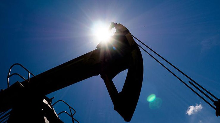 Мировые цены на нефть постепенно снижаются