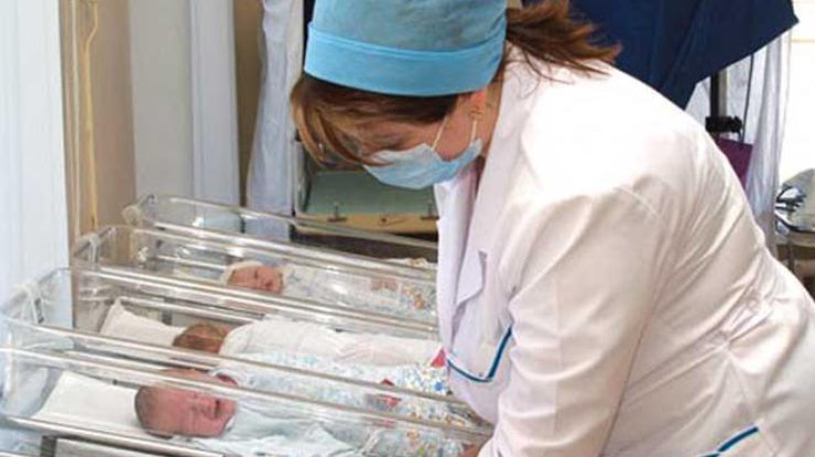 В Киеве впервые за год женщина родила тройню (фото: augustnews.ru)