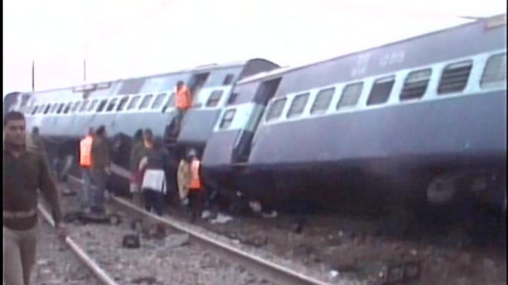 В Индии поезд сошел с рельсов, 2 человека погибли. Фото: ANI
