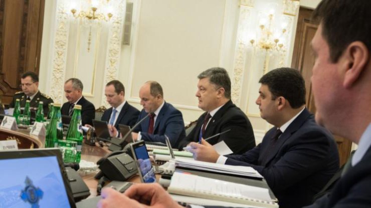 СНБО ввел дополнительные санкции против России (фото Twitter Петра Порошенко)
