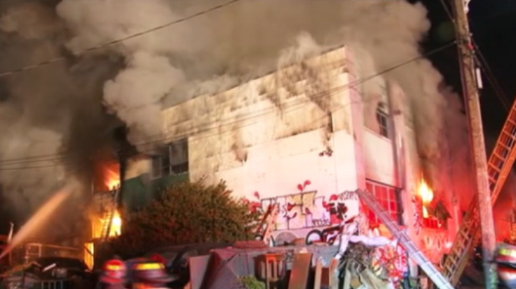 В Калифорнии в ночном клубе заживо сгорели девять человек. Фото: ktvu.com