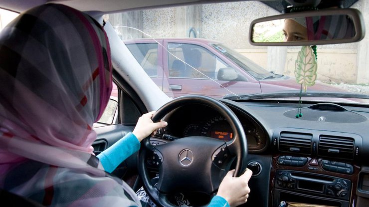 В Суадовской Аравии могут разрешить женщинам водить автомобиль