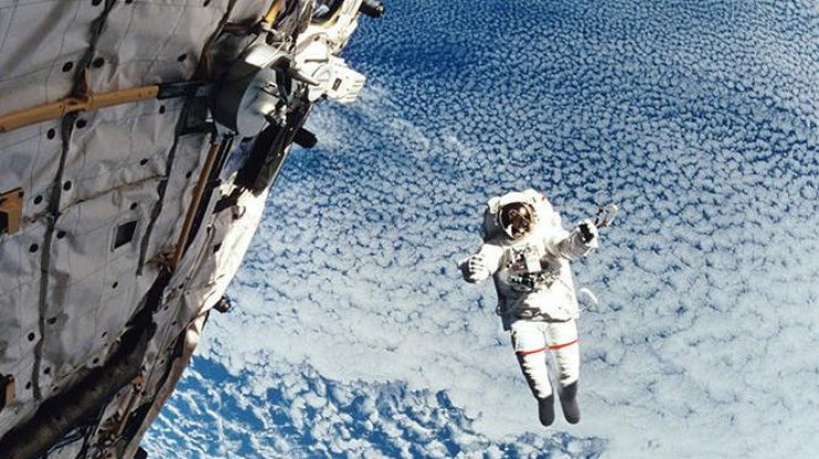 Астронавты NASA встретят Новый год 16 раз (фото: fishki.net)
