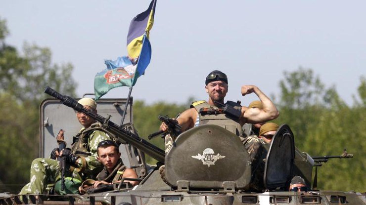 Руководство страны поздравило украинцев с Днем Вооруженных сил