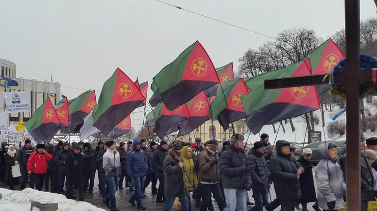 В центре Киева собрались более тысячи митингующих