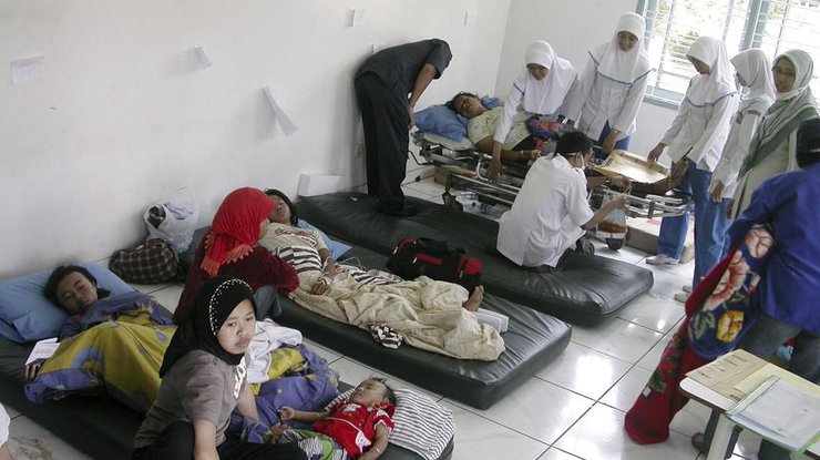 Землетрясение в Индонезии: число жертв выросло до сотни