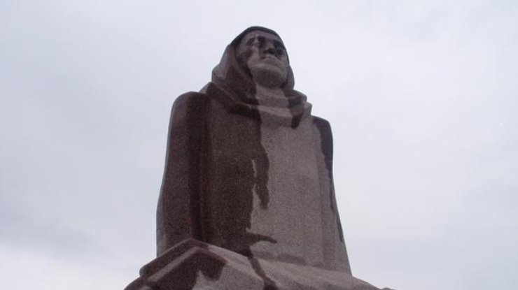 Журналистка отдала свою премию на постройку памятника жертвам Голодомора (фото: shukach.com)