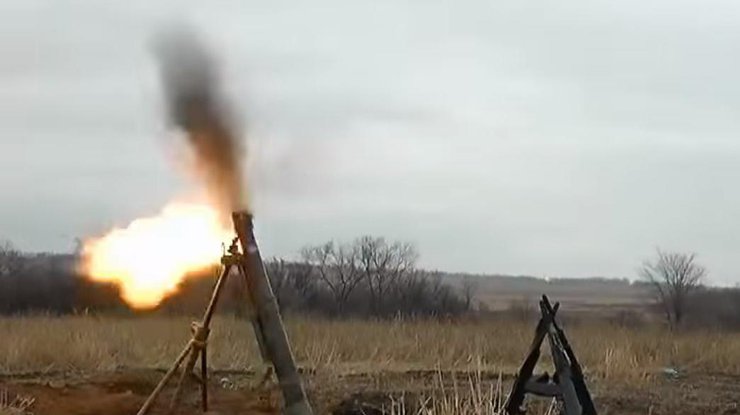 На Донбассе военных накрыли минометным огнем
