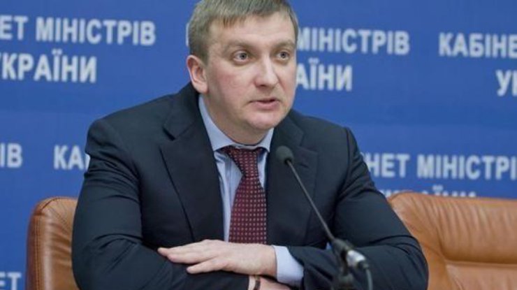 Министра юстиции Павла Петренко активисты заблокировали в его кабинете