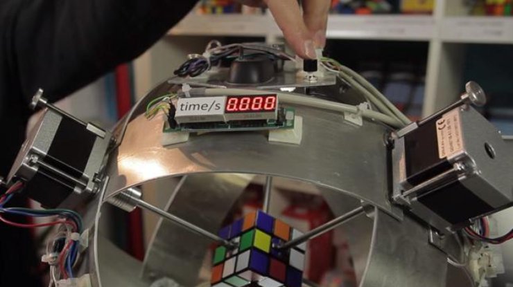 Робот Sub1 собрал кубик Рубика за 0,9 секунды