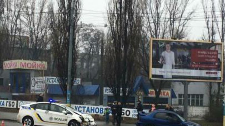 В Киеве машина полиции протаранила "Daewoo Lanos"