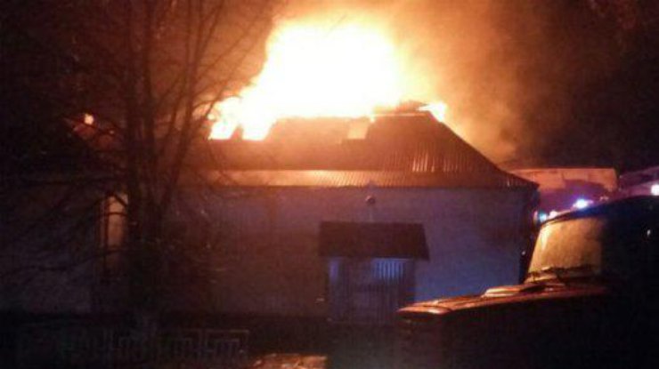 В Закарпатье масштабный пожар охватил здание суда
