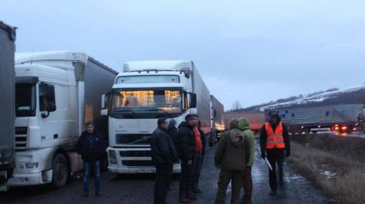 Активисты дали время на обдумывание решения о возобновлении транзита грузовиков