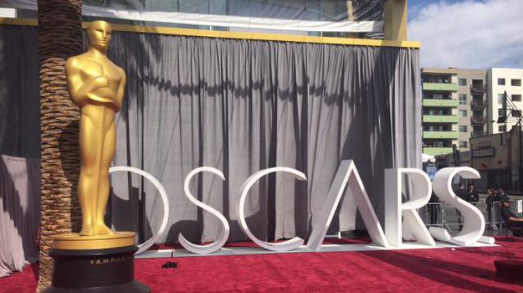 Не сосем удачные наряды звезд на красной дорожке премии Оскар 2016