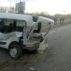 В Киеве на трассе разбились три машины (фото)