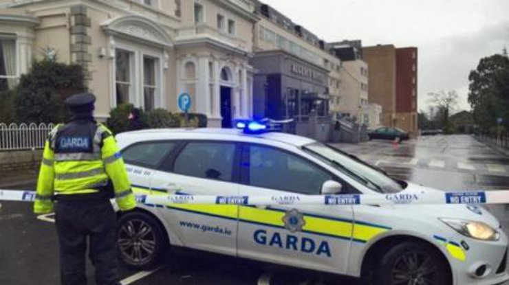 В Дублине вооруженные автоматами боевики атаковали отель. Фото: The Irish Times