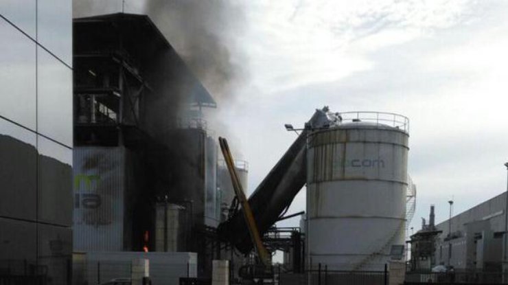 Взрыв на биодизельном заводе. Фото: @CsCValenciana