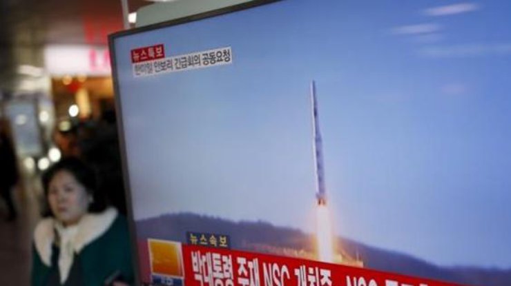 Новый спутник Северной Кореи "кувыркается" на орбите