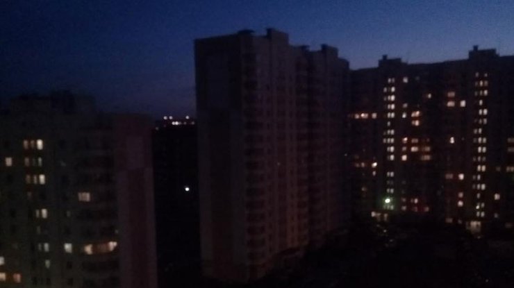 В Киевских квартирах отключают свет