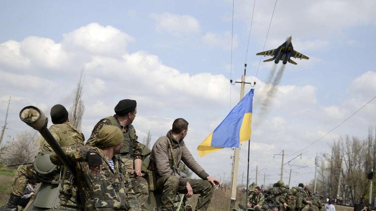Большинство опрошенных - 34,1% - выбрали вариант наступления украинских войск