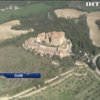 В Італії продають замок разом з селищем