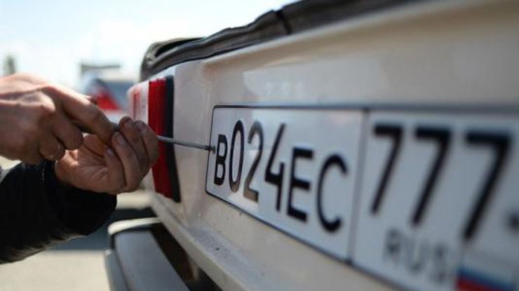 В Крыму начнут штрафовать водителей за езду на автомобилях с украинскими номерами