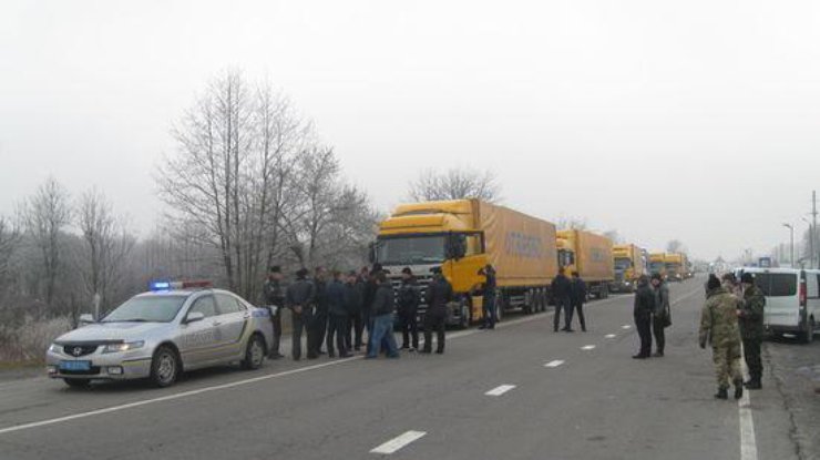 Дальнобойщики протестовали против блокады российских фур