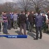 На Закарпатье владельцы нерастаможенных авто блокировали границу