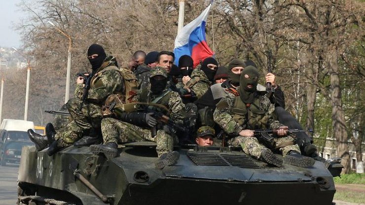 В Луганск въехали 10 грузовиков с личным составом и боеприпасами