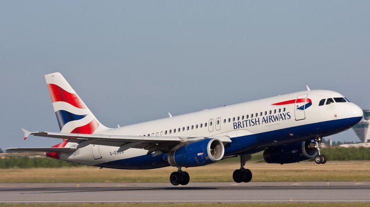 Airbus A320 авиакомпании British Airways столкнулся с беспилотником