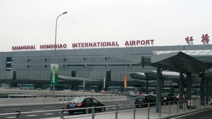 Двое погибли в результате пожара в аэропорте в Шанхае