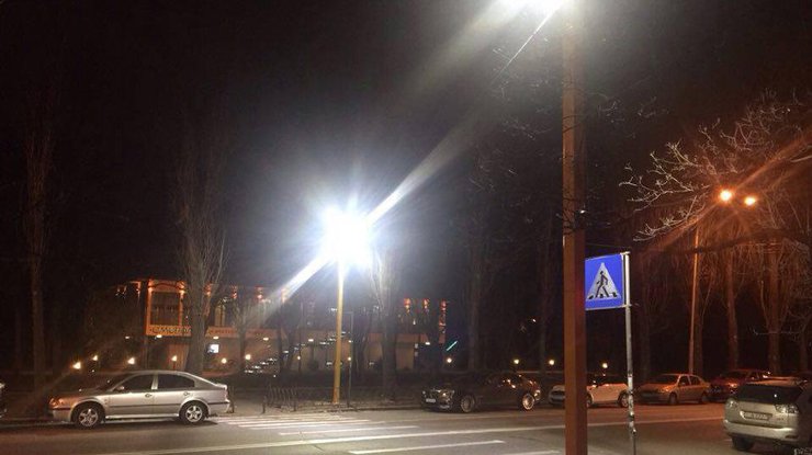 В Киеве подсветили пешеходный переход