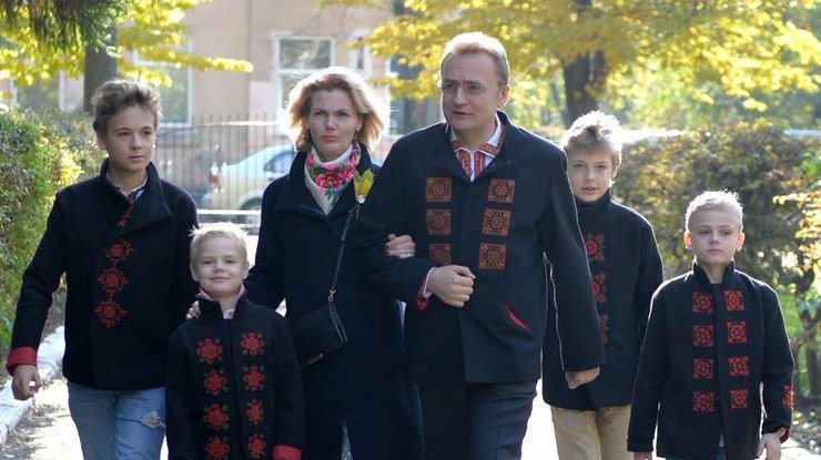 Андрей Садовой в 2015 году заработал более 100 тыс. грн, а его семья - более 700 тыс. грн