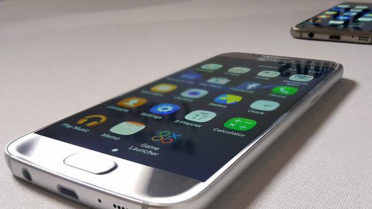 В Samsung Galaxy S7 привлекает внешний вид