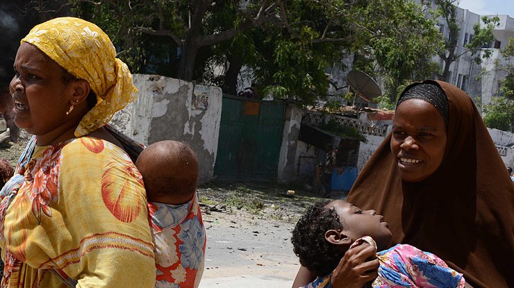В Сомали верующие погибли в обломках мечети