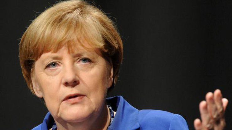 К офису Меркель подбросили свиную голову с запиской 