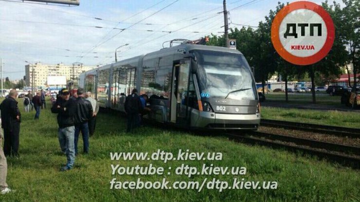 В Киеве сошел с рельс новый трамвай 