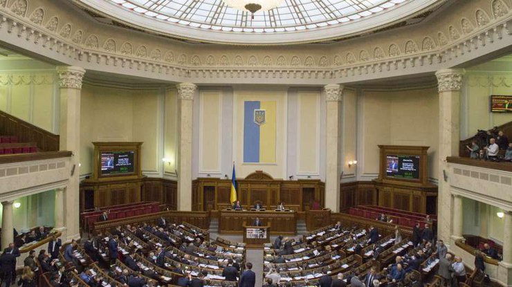 Люди просят Порошенко провести референдум по сокращению депутатского корпуса
