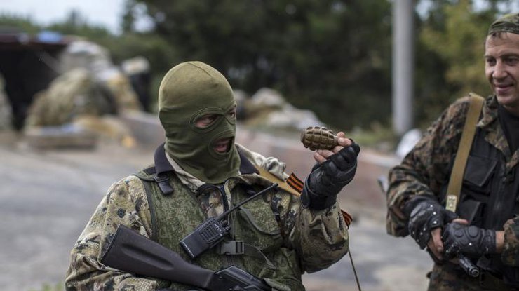 На Донбассе боевики продолжают обстрелы 