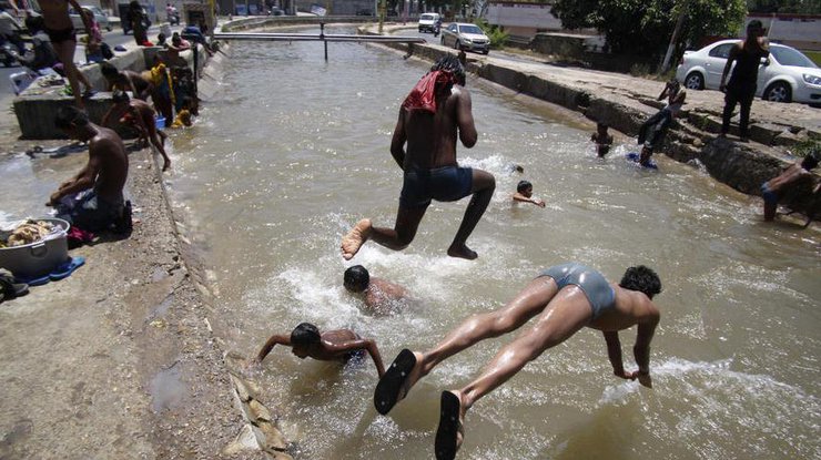 В Индии из-за жары умирают люди 