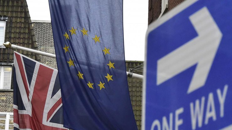 За сохранение Великобритании в ЕС готовы проголосовать 55% опрошенных
