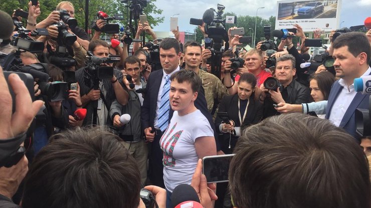 Надежда Савченко забыла маму в аэропорту "Борисполь" 
